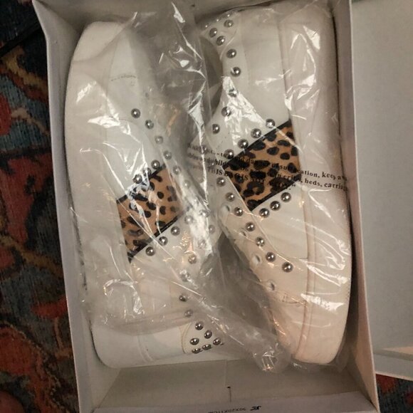 Steve Madden Leopard/Studded Detailed "Belle" Sneakers Size 8.5 NWT - Picture 2 of 13